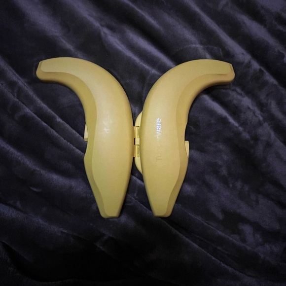 Tupperware Limited Edition Yellow Banana Holder - Picture 7 of 8